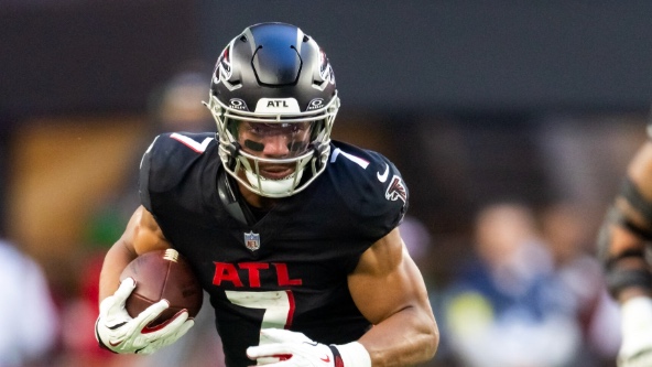Falcons running back Bijan Robinson carries the ball